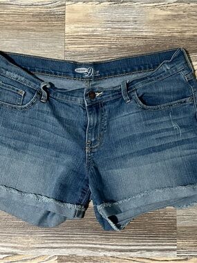 Old Navy Denim Shorts in Medium Blue Wash